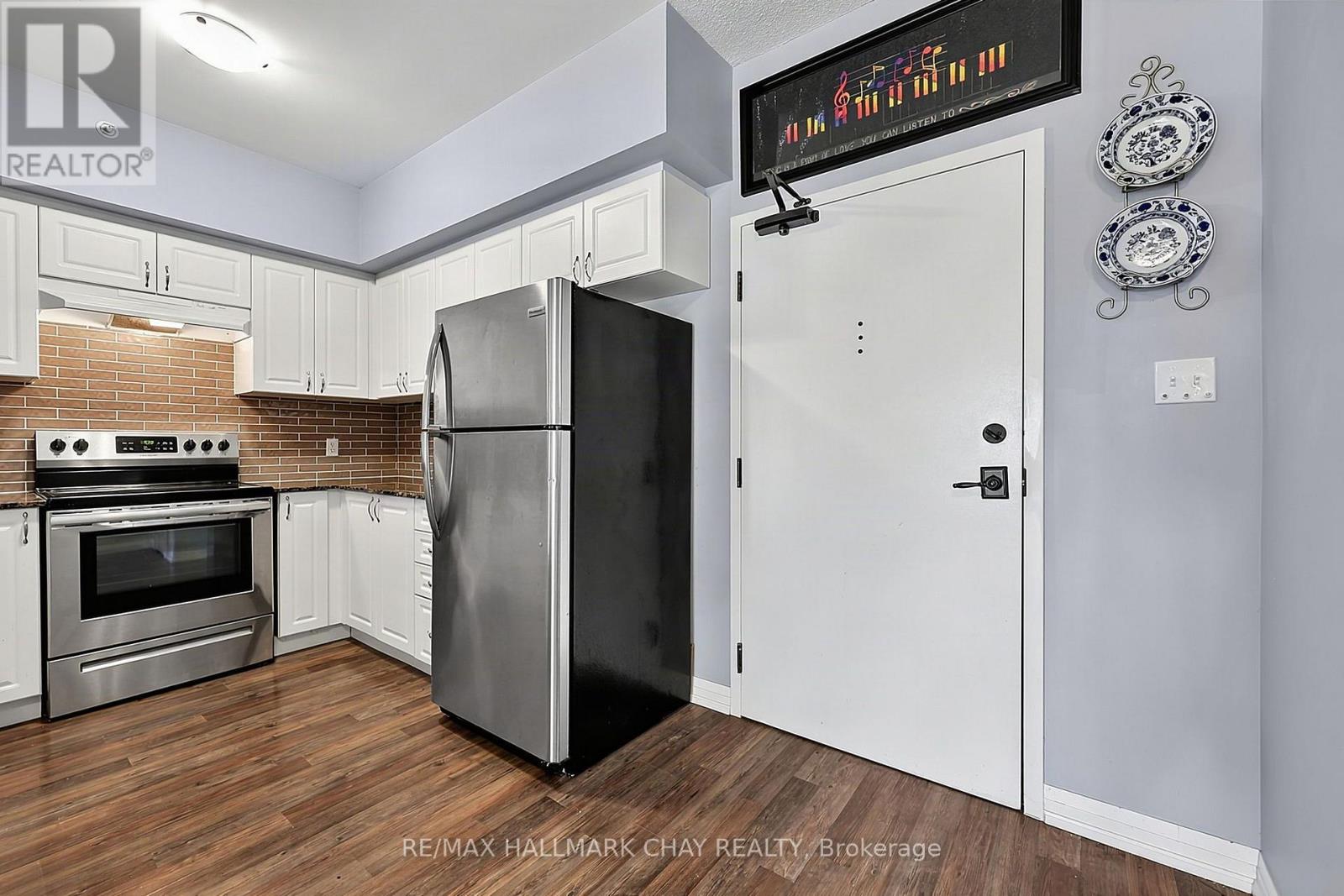#210 161 WELLINGTON STREET E - Image 11