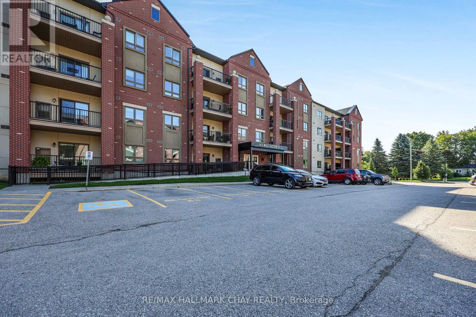 #210 161 WELLINGTON STREET E - 2