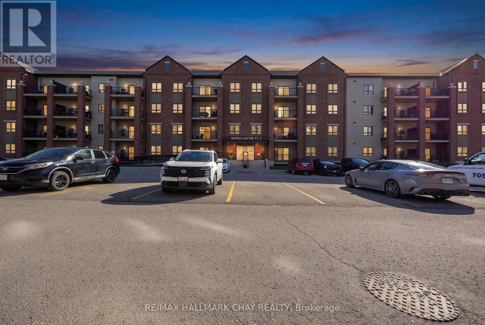 #210 161 WELLINGTON STREET E - Image 4