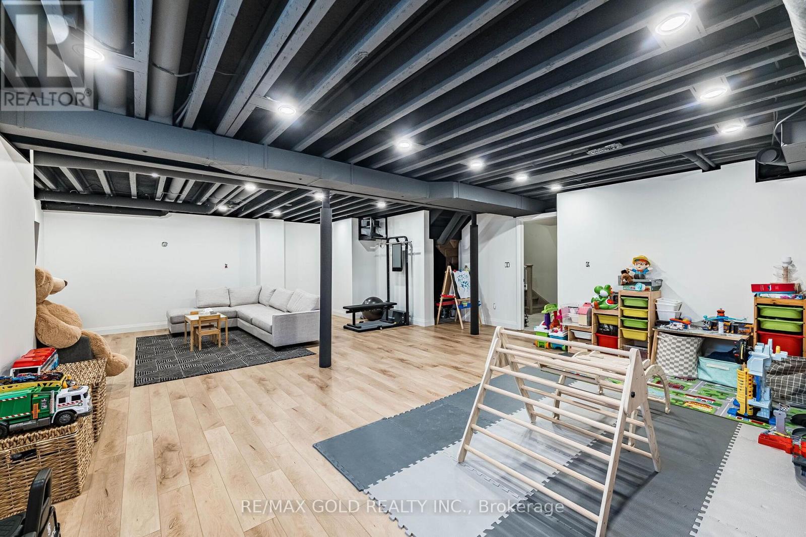 19 TRELLANOCK ROAD - 37