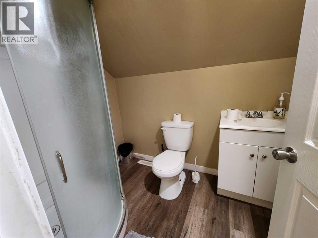 401 22 Avenue NE - 12
