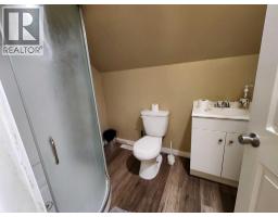Primary Bedroom - 401 22 Avenue Ne, Calgary, AB T2E1T8 Photo 12