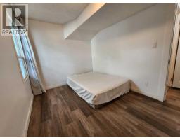 4pc Bathroom - 401 22 Avenue Ne, Calgary, AB T2E1T8 Photo 8