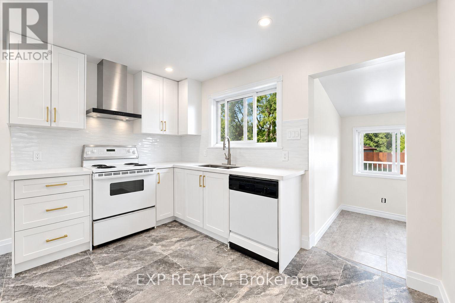 335 PERRY STREET, Whitby (Downtown Whitby) — photo 2