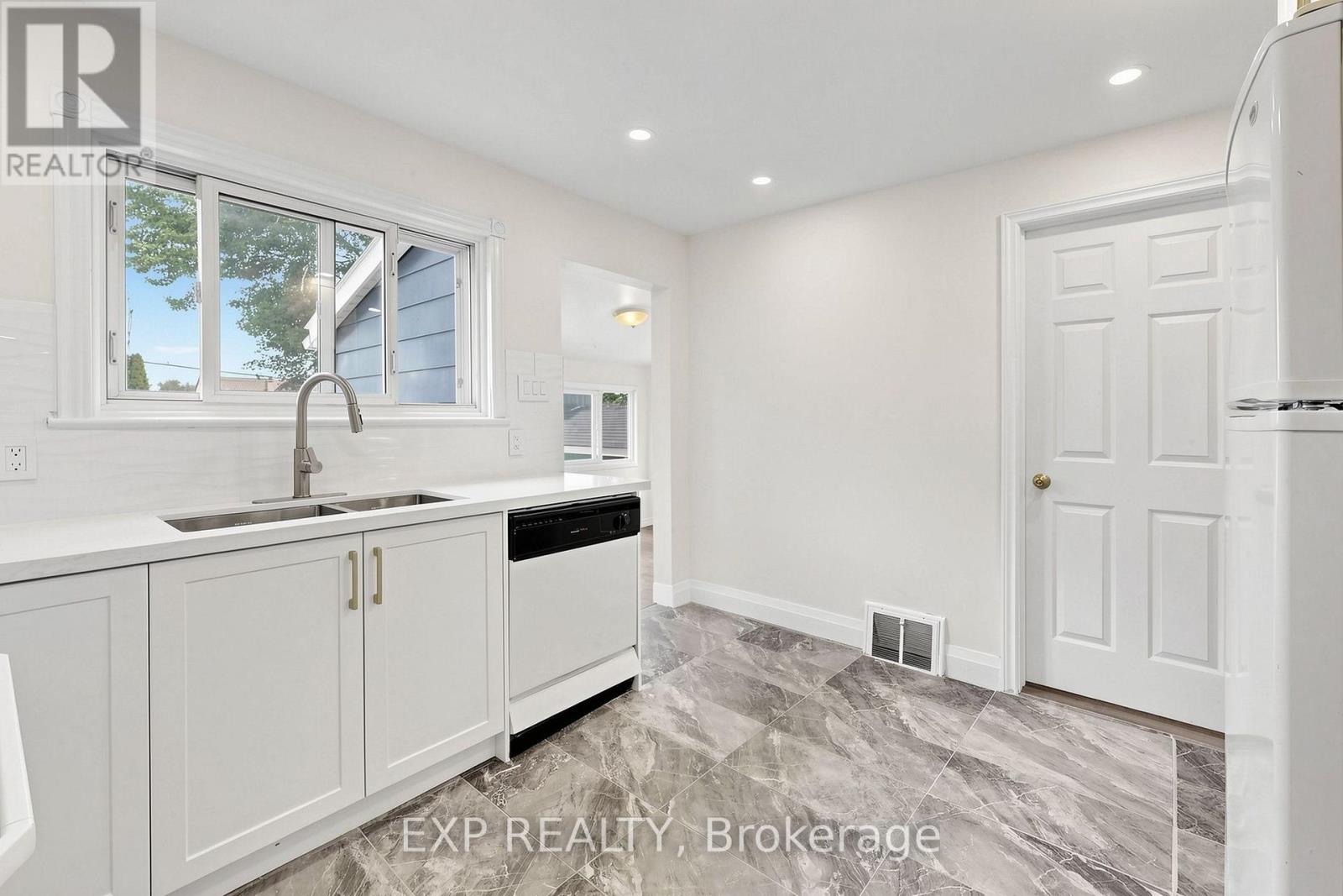 335 PERRY STREET, Whitby (Downtown Whitby) — photo 4
