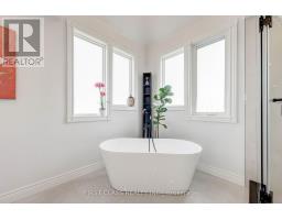 449 Alex Doner Drive, Newmarket, ON L3X1C3 Photo 28