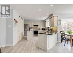 449 Alex Doner Drive, Newmarket, ON L3X1C3 Photo 7
