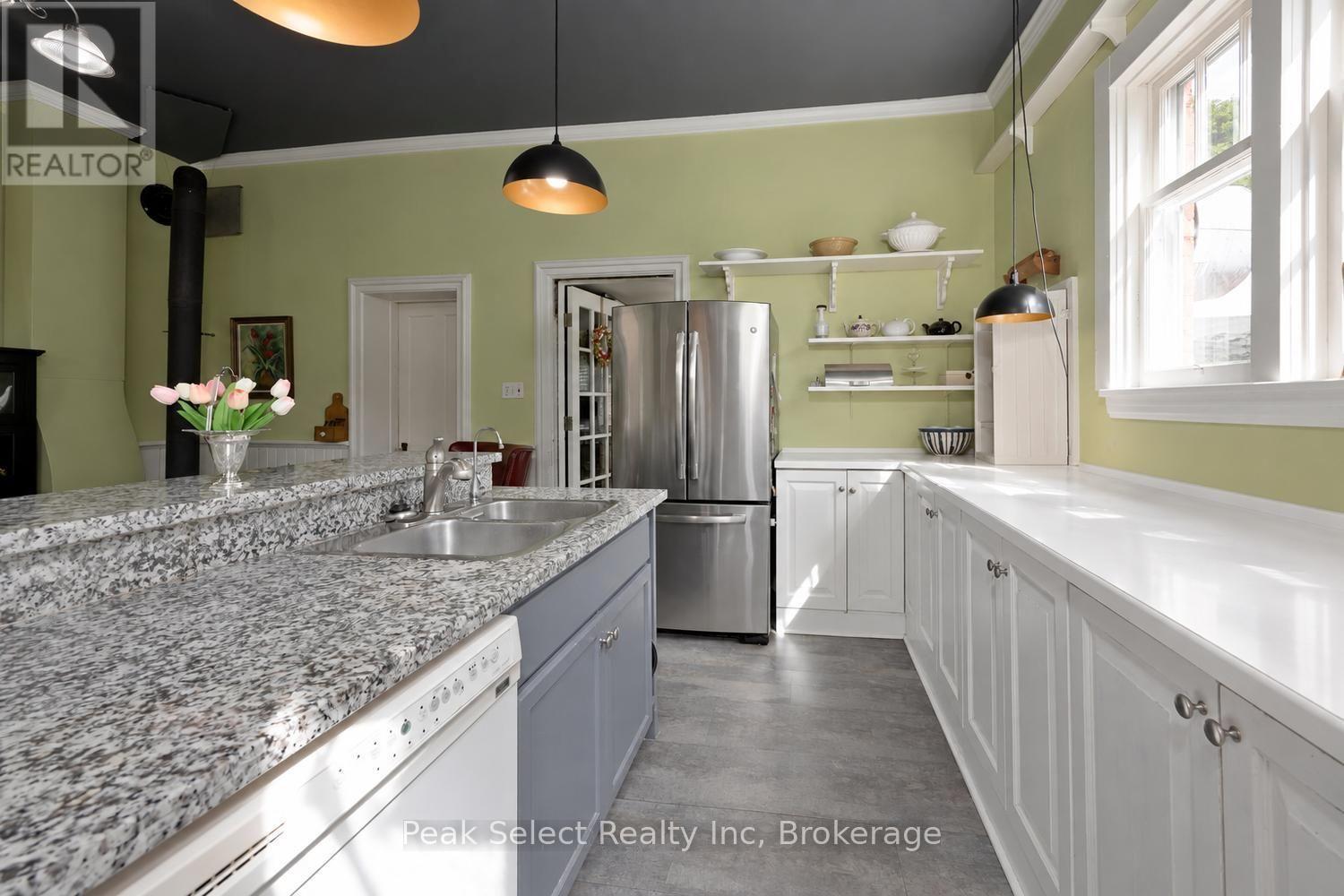 220 ELGIN STREET E - Image 9