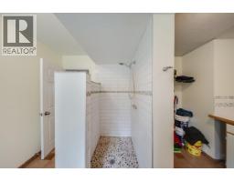 4pc Bathroom - 9841 Talbot Road, Nelway, BC V0G1Z0 Photo 12