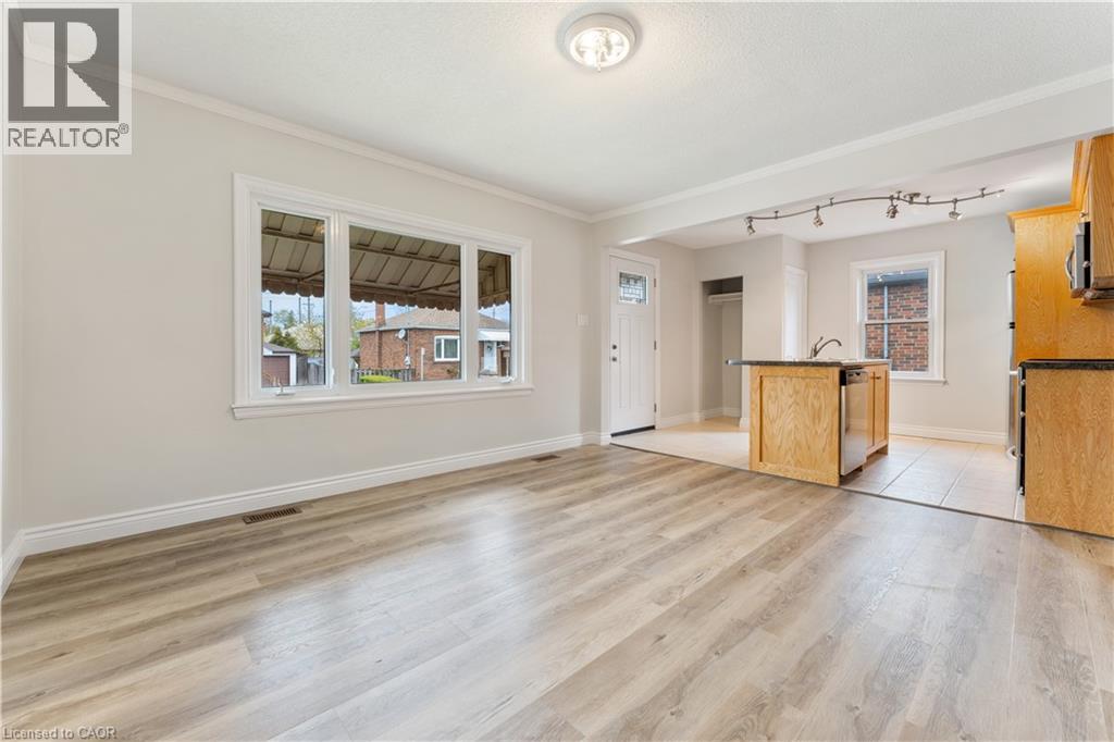 65 EAST 11TH Street Unit# Main Floor, Hamilton — photo 5