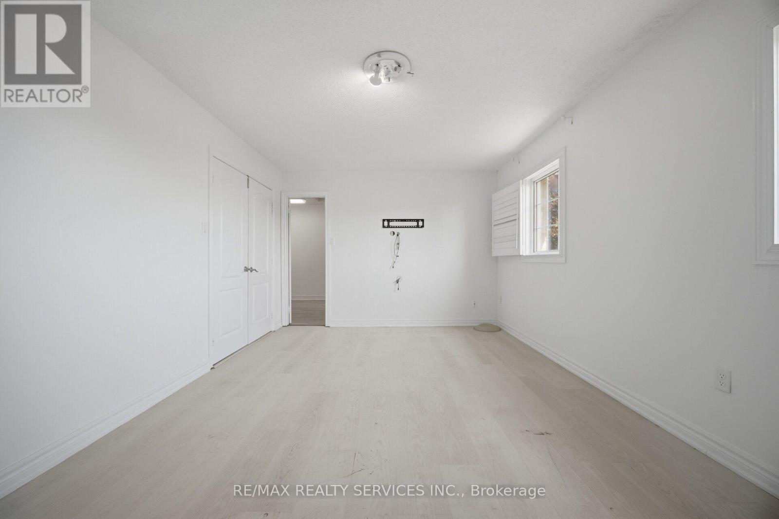33 SEWELLS LANE - 28