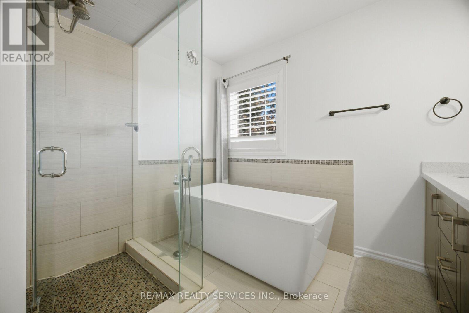 33 SEWELLS LANE - 32