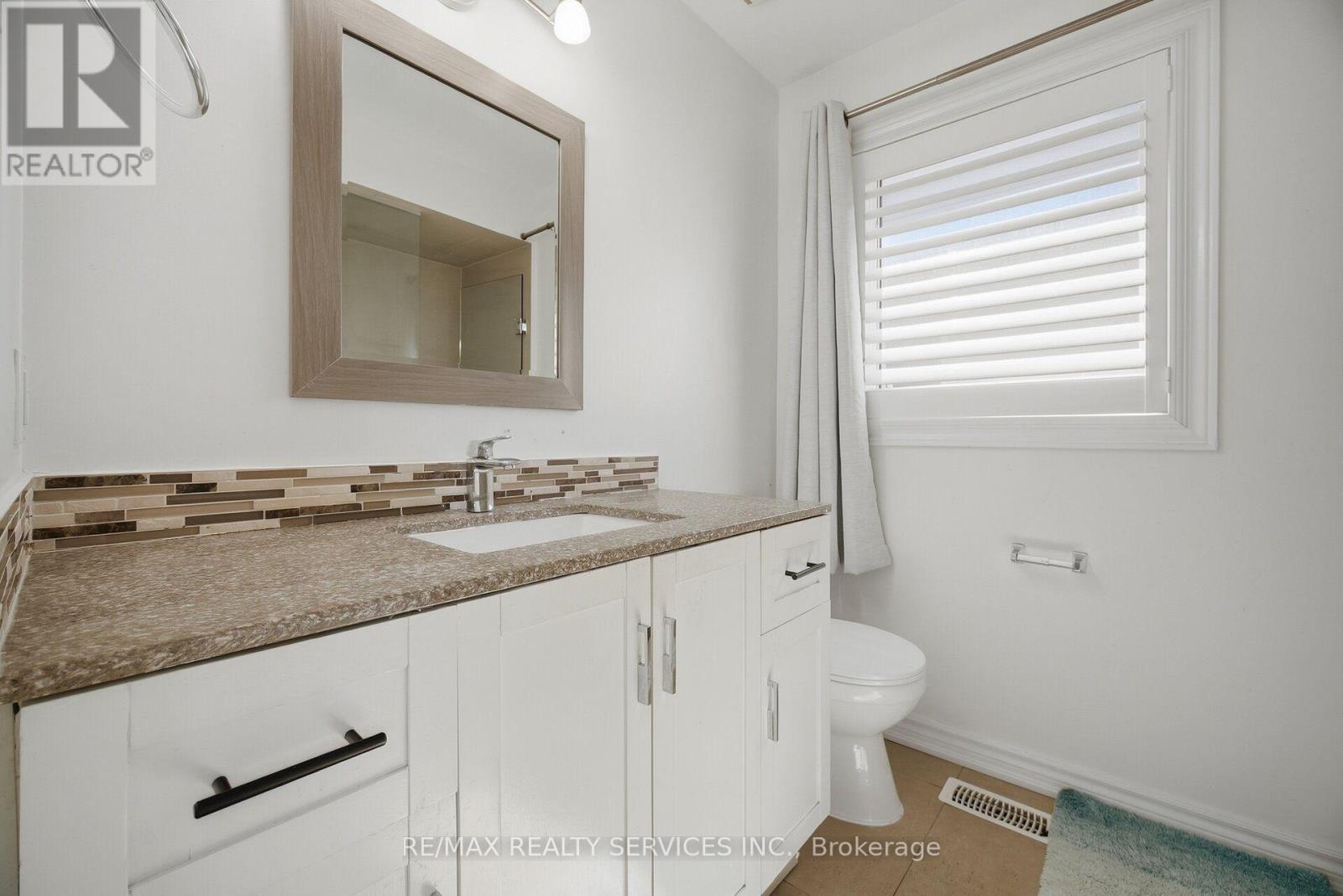 33 SEWELLS LANE - 37