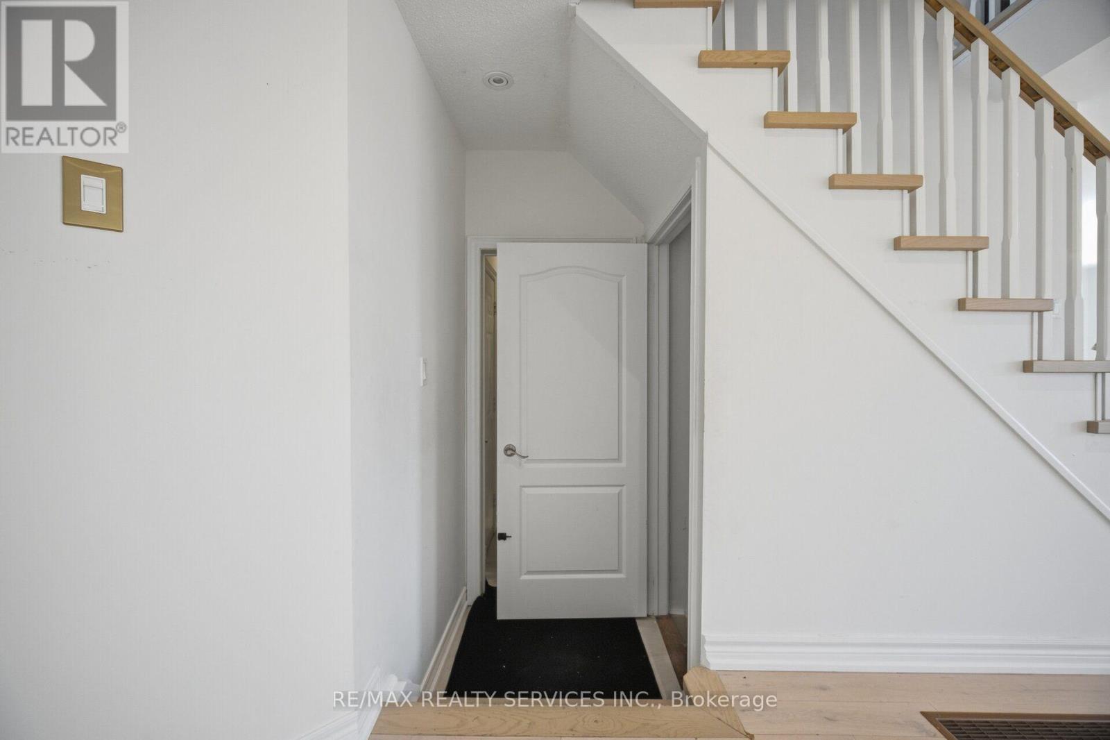 33 SEWELLS LANE - 40