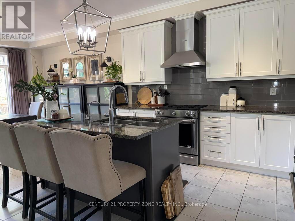 123 UPPER CANADA COURT - 11
