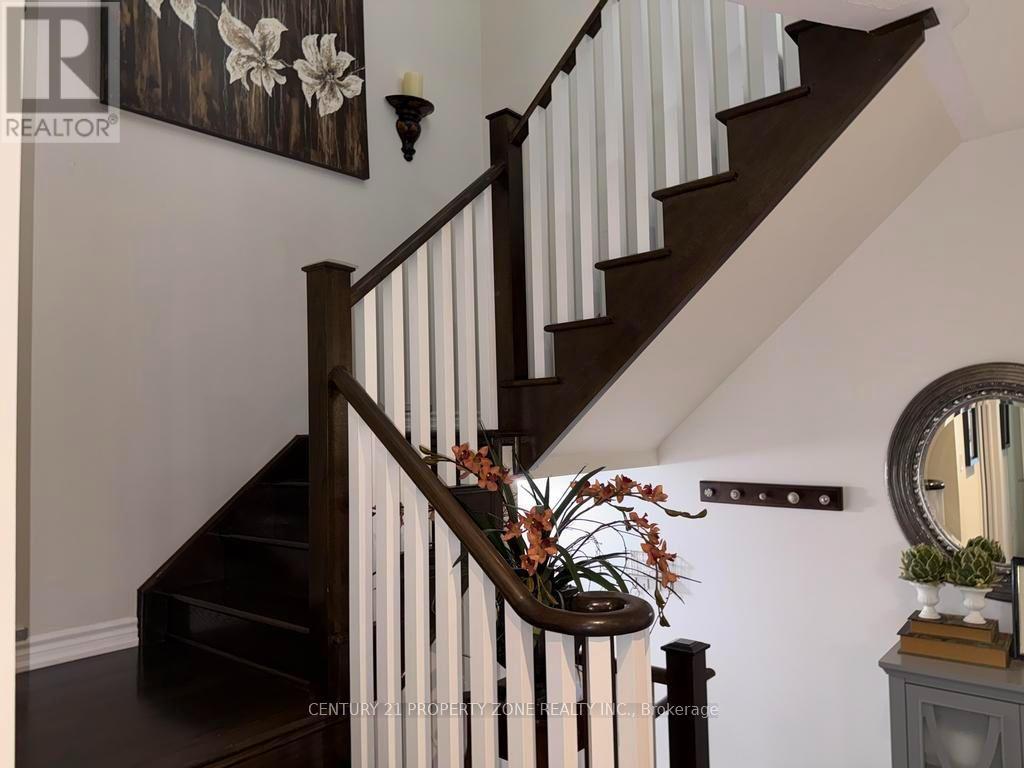 123 UPPER CANADA COURT - 15