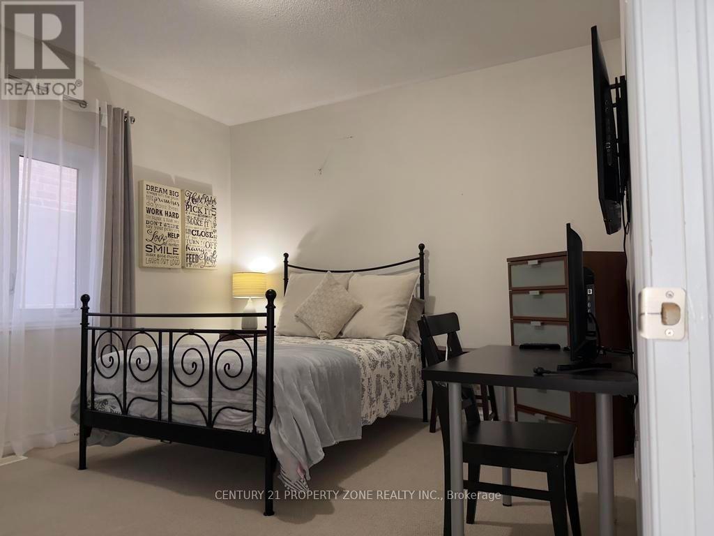 123 UPPER CANADA COURT - 24