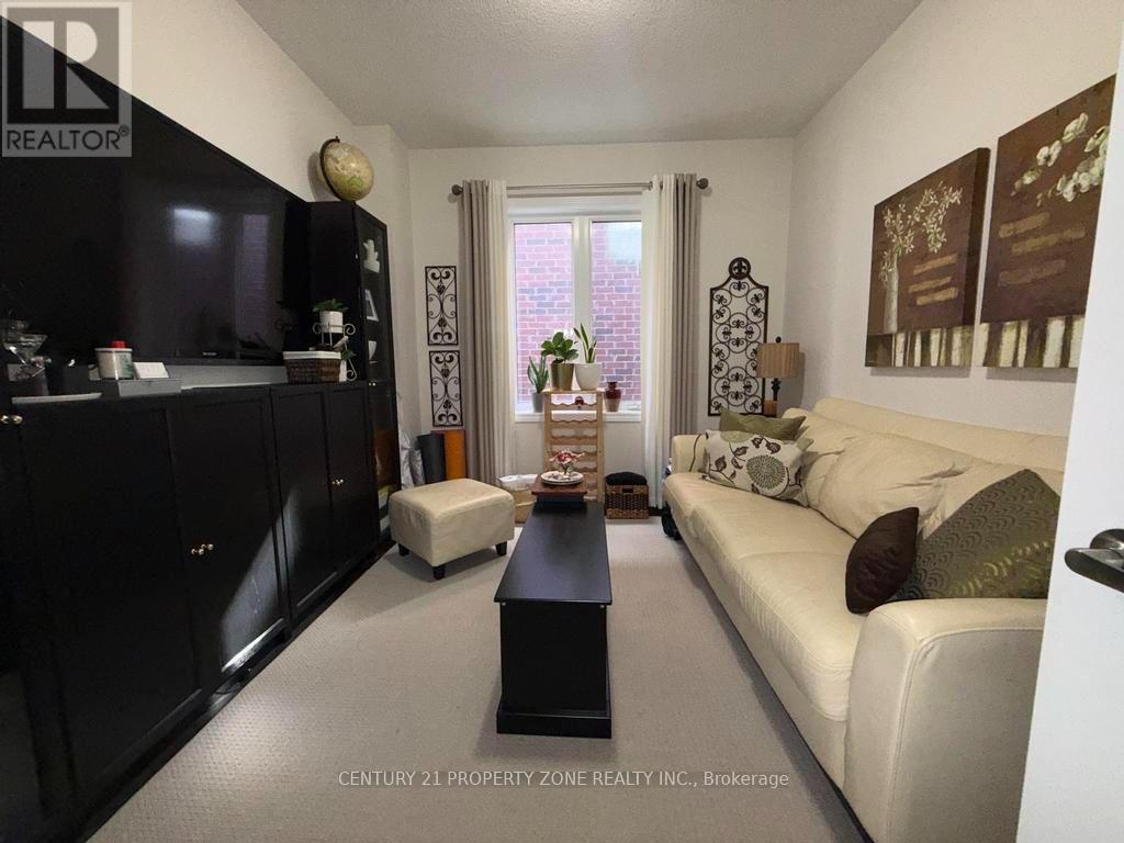 123 UPPER CANADA COURT - 7