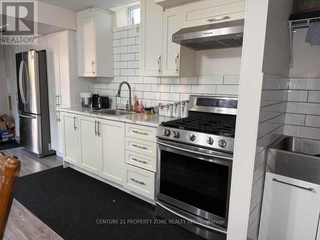 123 UPPER CANADA COURT - 35
