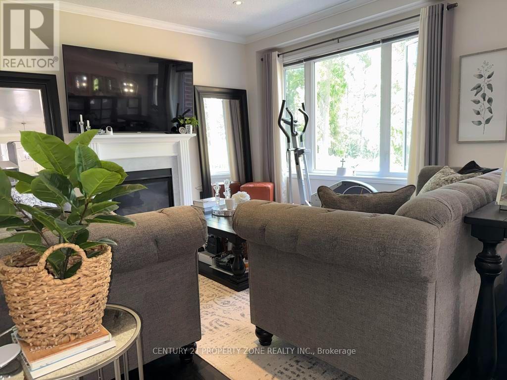 123 UPPER CANADA COURT - 9