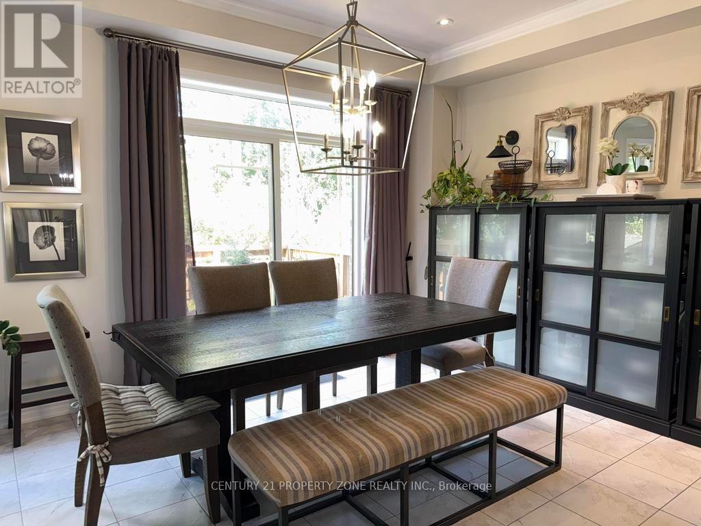 123 UPPER CANADA COURT - 12
