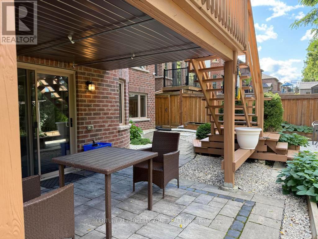 123 UPPER CANADA COURT - 36