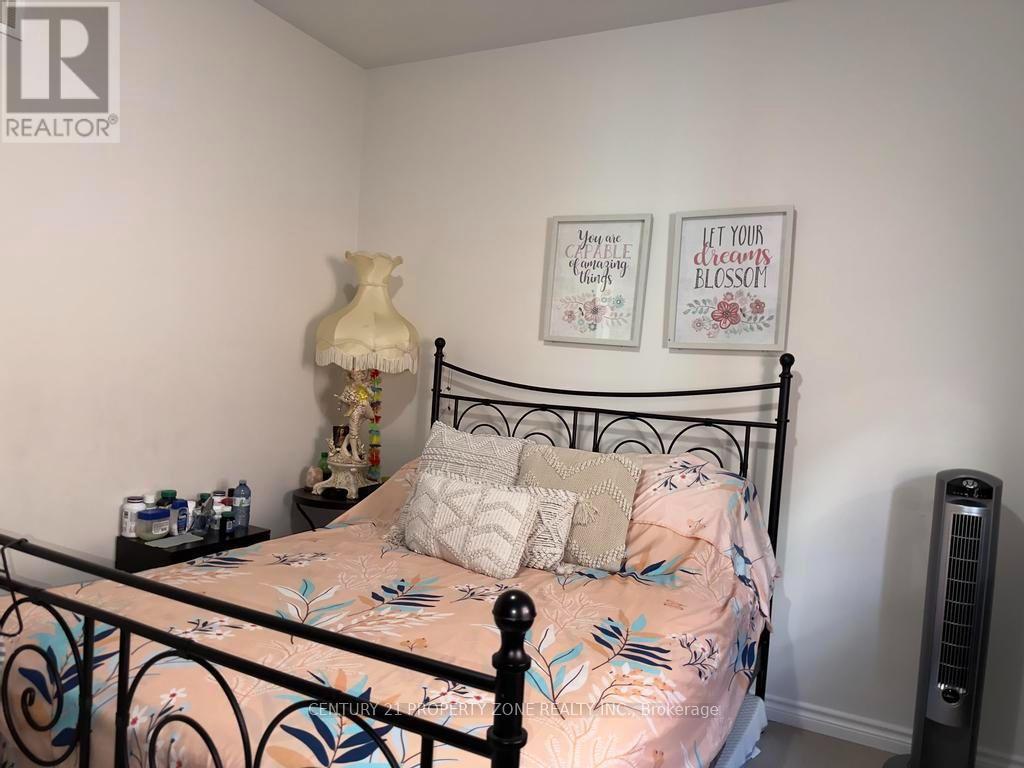 123 UPPER CANADA COURT - 22