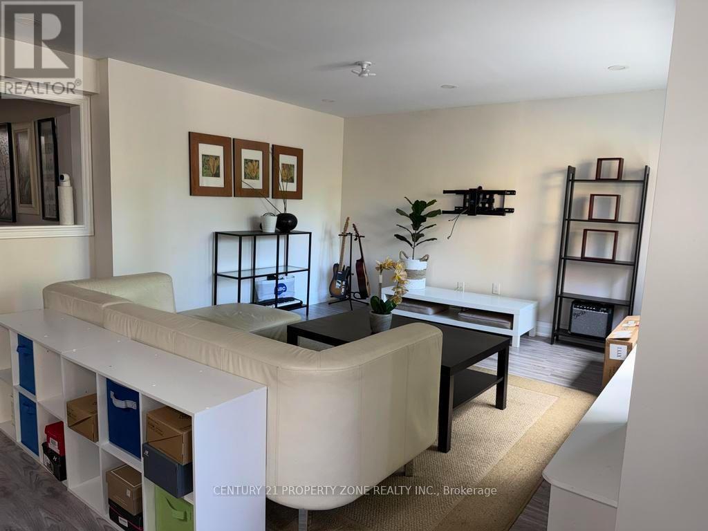 123 UPPER CANADA COURT - 31