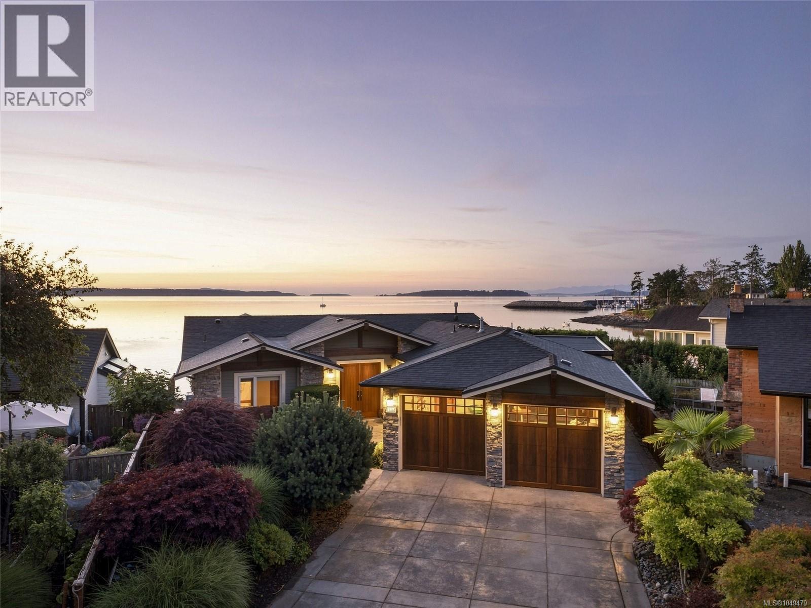 10206 Surfside Place, Sidney