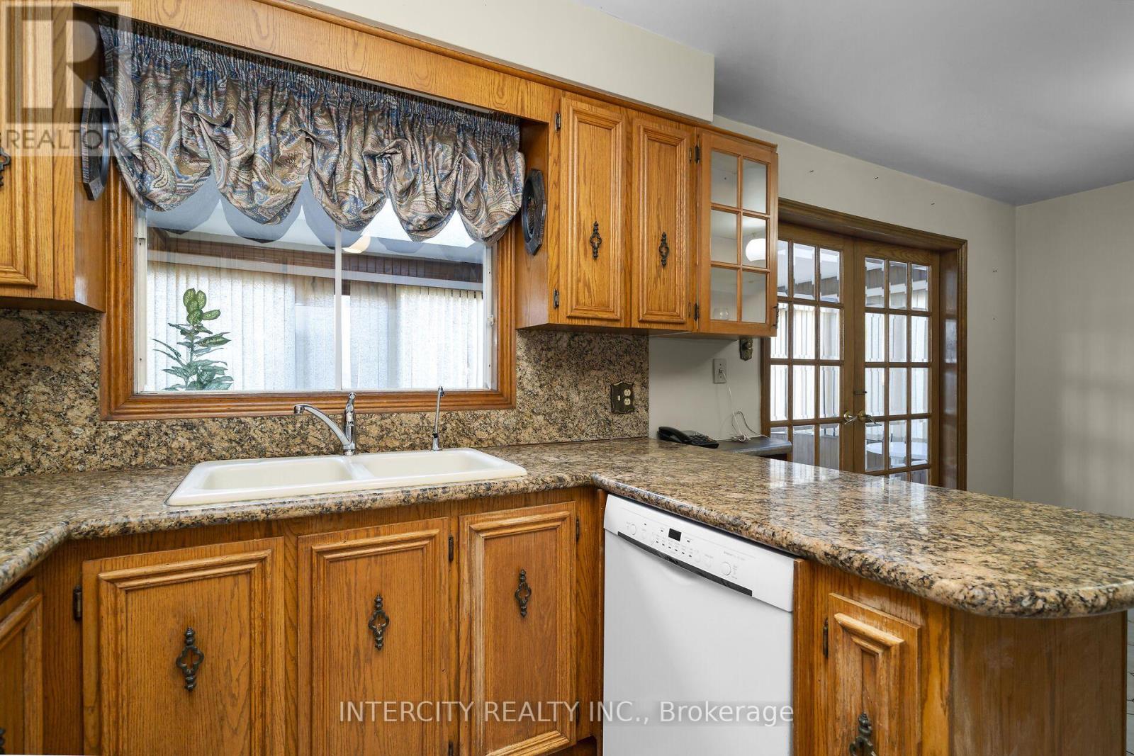 72 CHISWICK AVENUE - 12