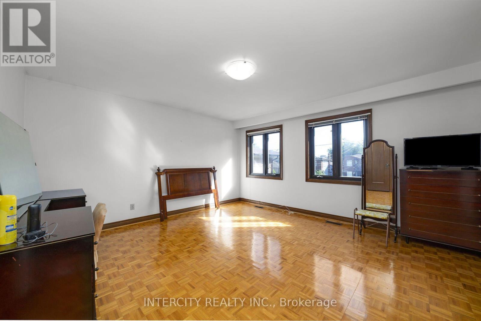 72 CHISWICK AVENUE - 21
