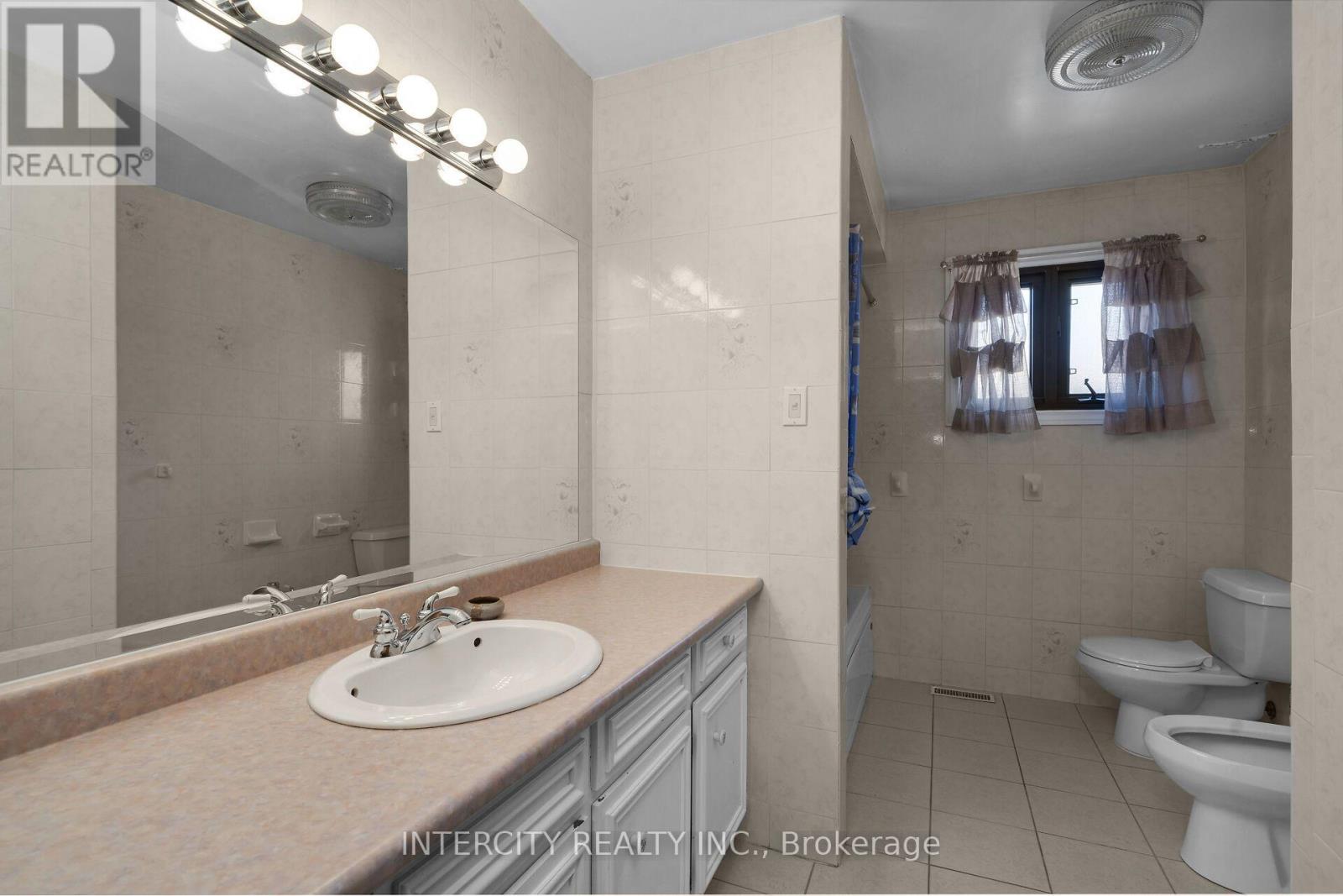 72 CHISWICK AVENUE - 29