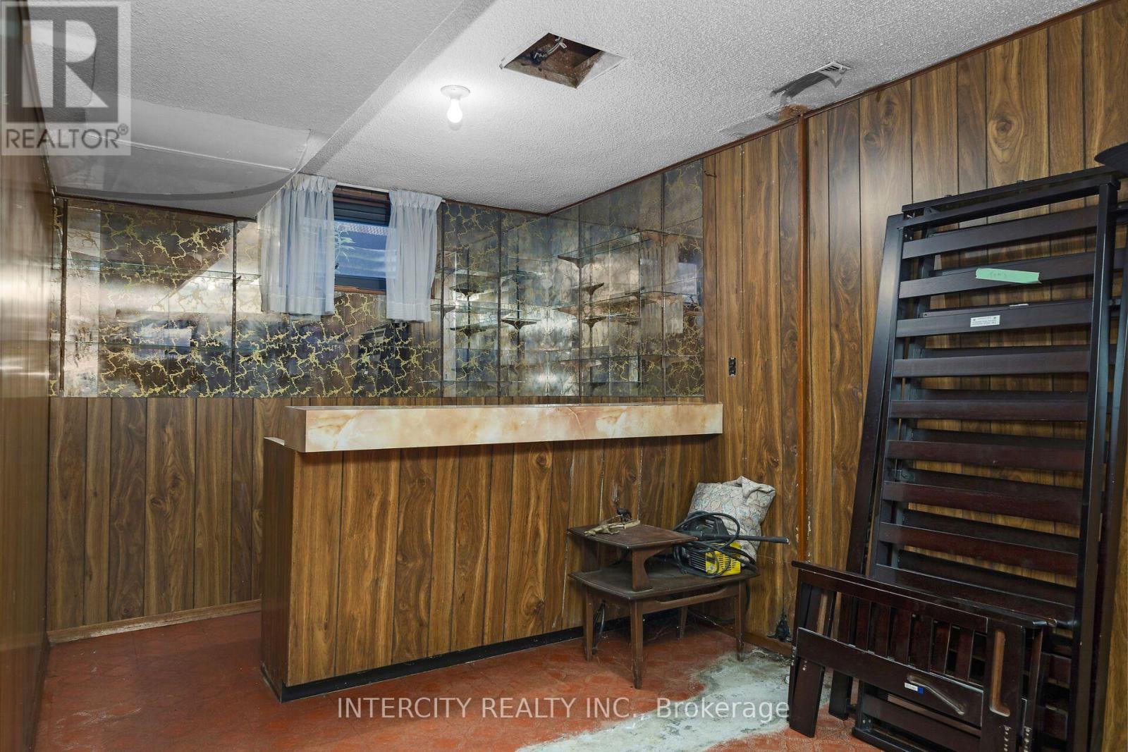 72 CHISWICK AVENUE - 34