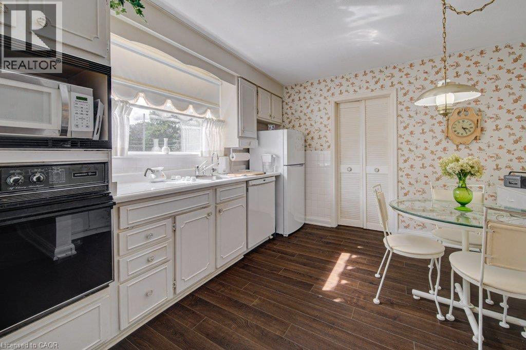 161 E BRIDGEPORT Road E - Image 15