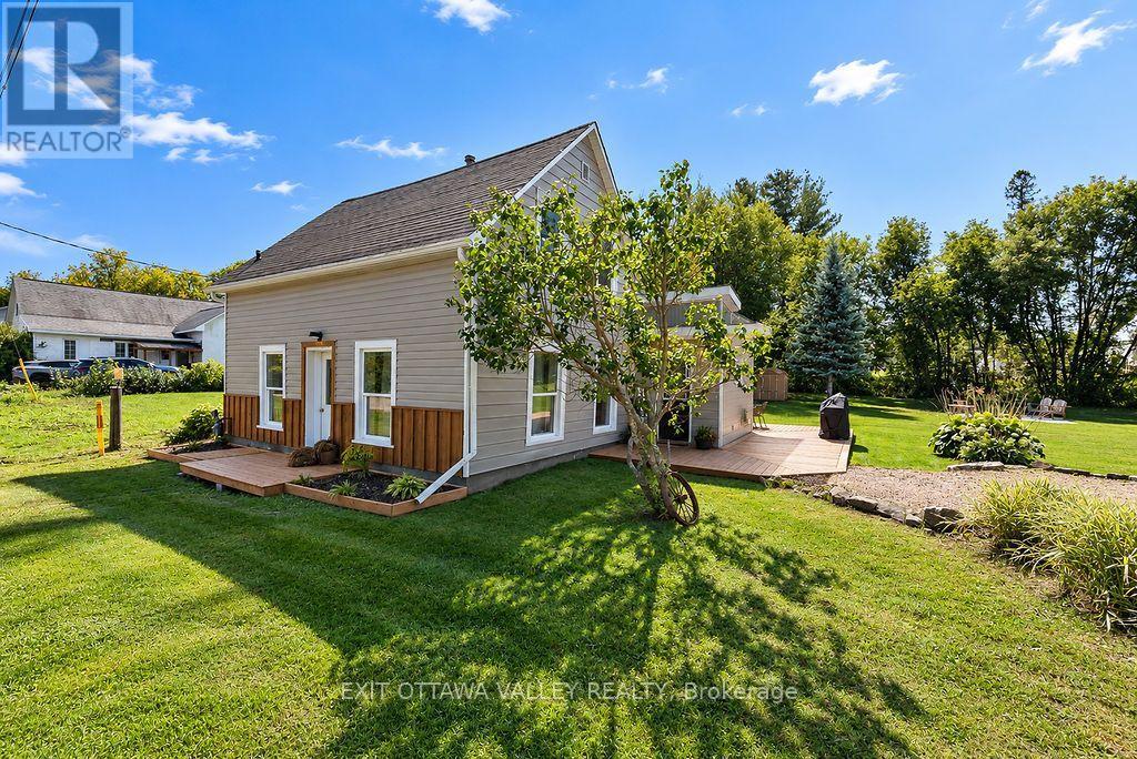 733 CALVIN ROAD, Whitewater Region