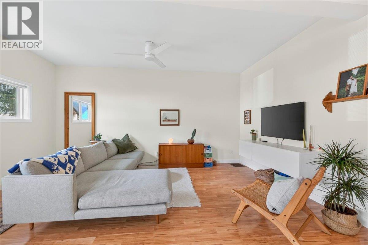 1092 5TH Avenue - 8