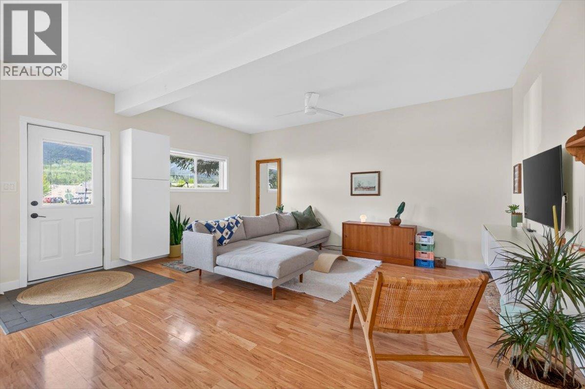 1092 5TH Avenue - Image 4
