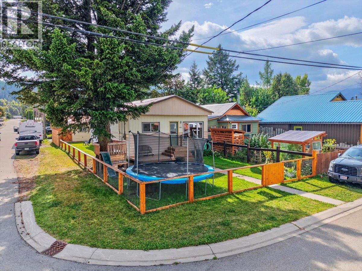 1092 5TH Avenue - 40