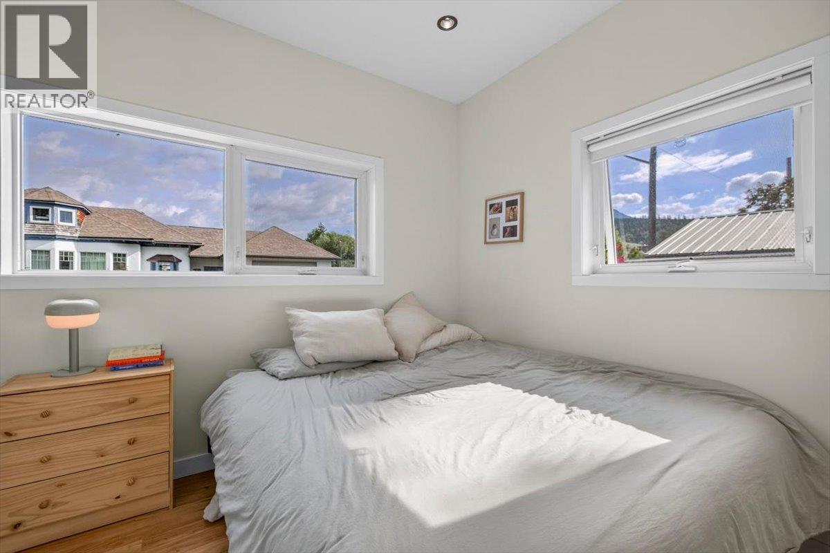 1092 5TH Avenue - Image 24