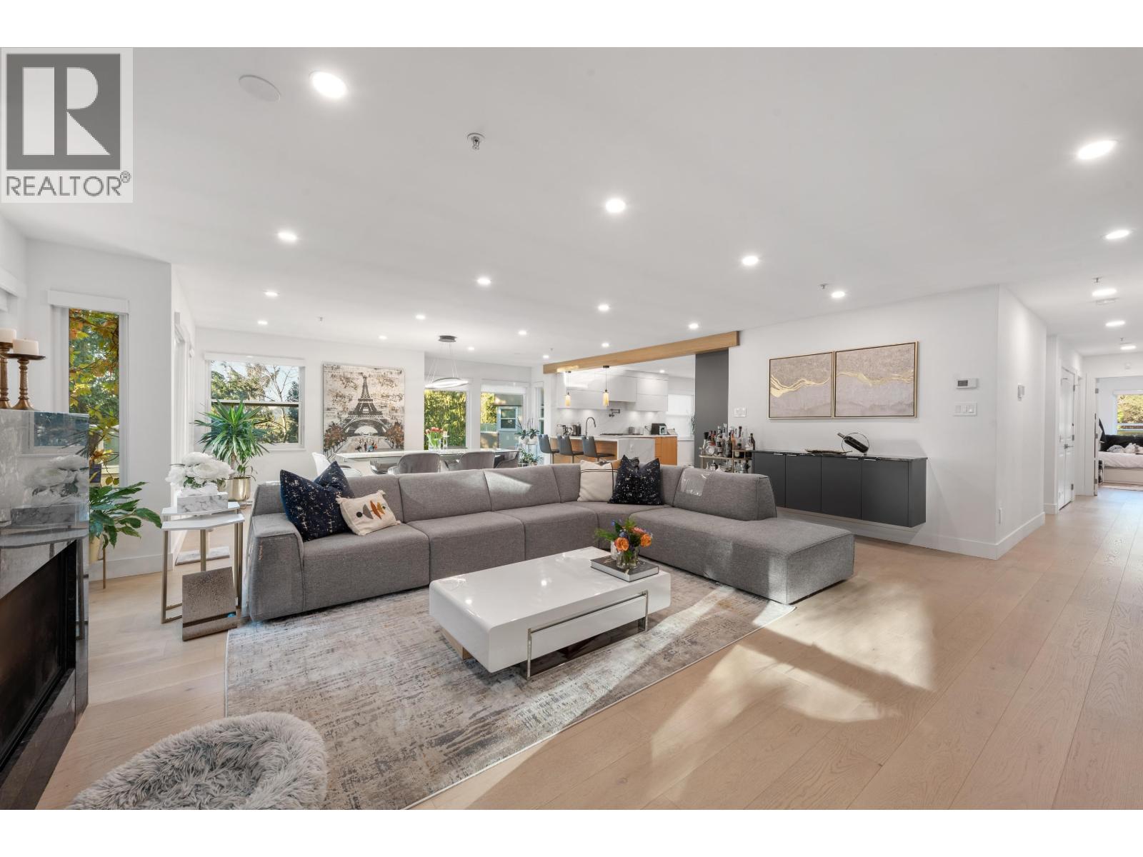 11 2425 EDGEMONT BOULEVARD, North Vancouver