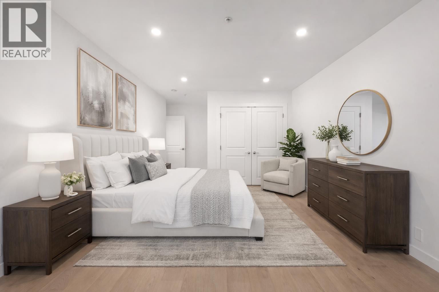 11 2425 EDGEMONT BOULEVARD, North Vancouver
