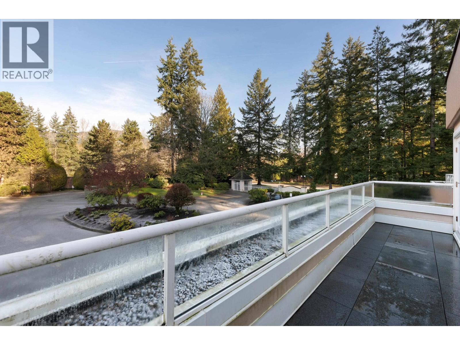11 2425 EDGEMONT BOULEVARD, North Vancouver