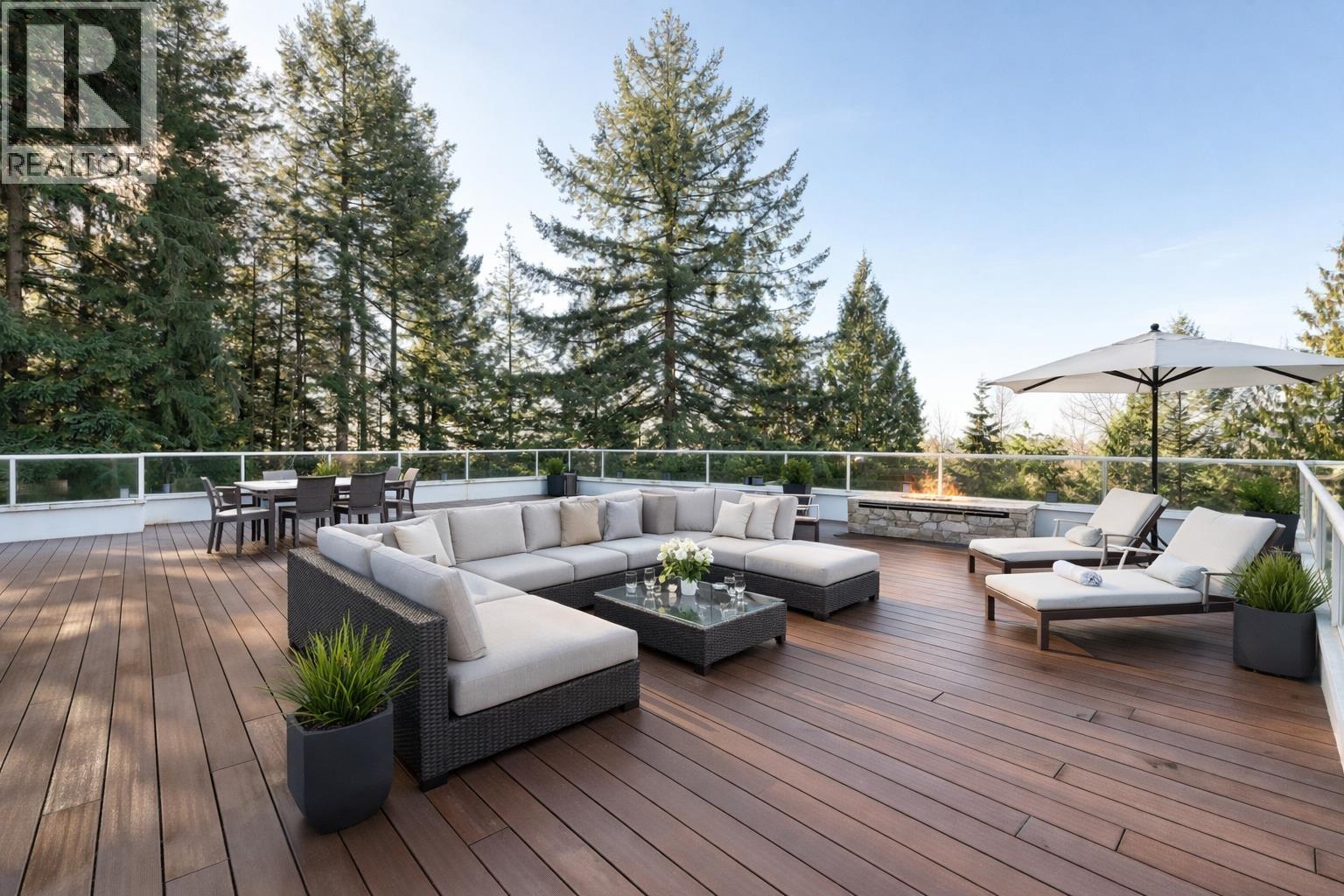 11 2425 EDGEMONT BOULEVARD, North Vancouver