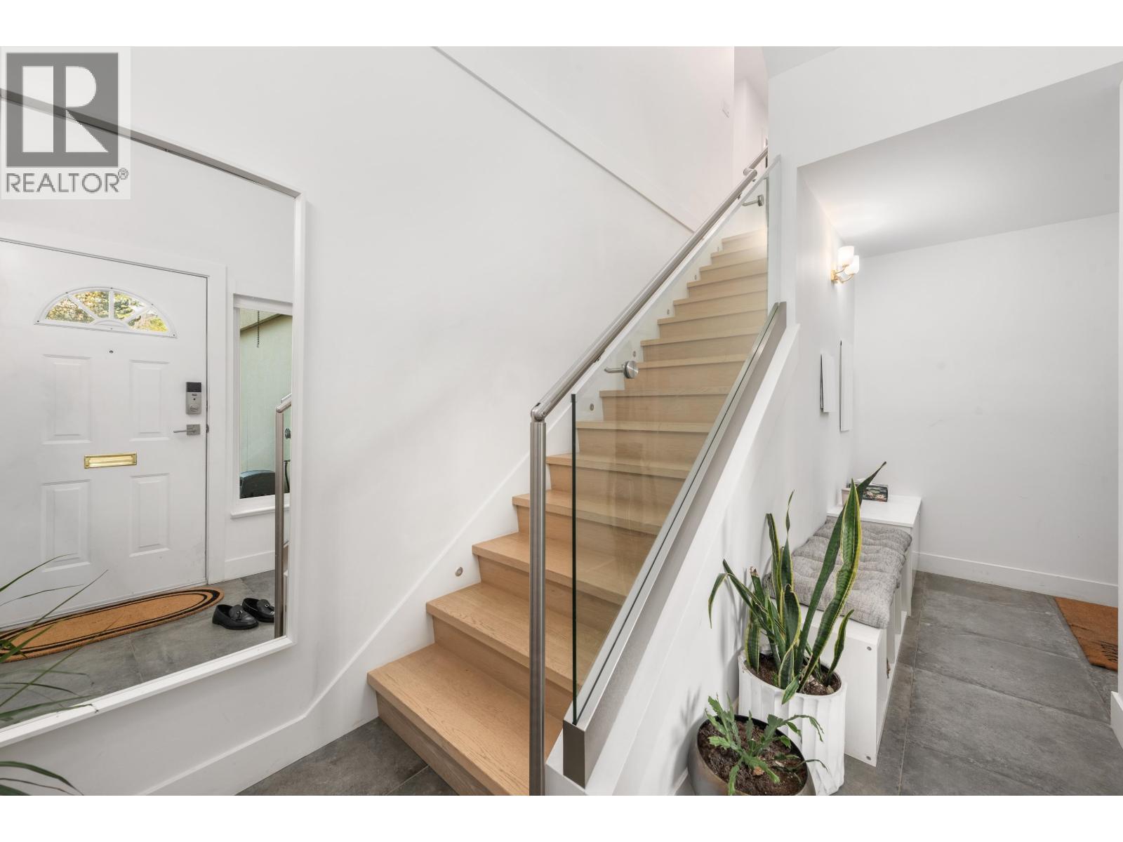 11 2425 EDGEMONT BOULEVARD, North Vancouver