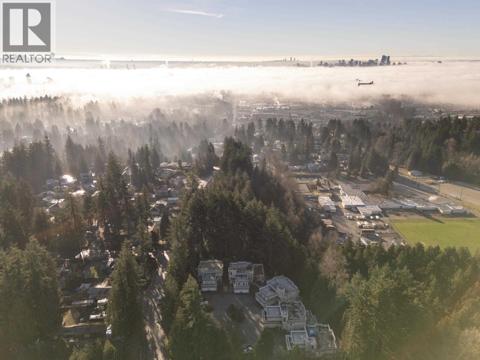 11 2425 EDGEMONT BOULEVARD, North Vancouver