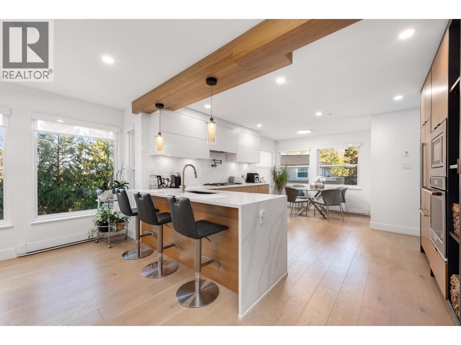 11 2425 EDGEMONT BOULEVARD, North Vancouver