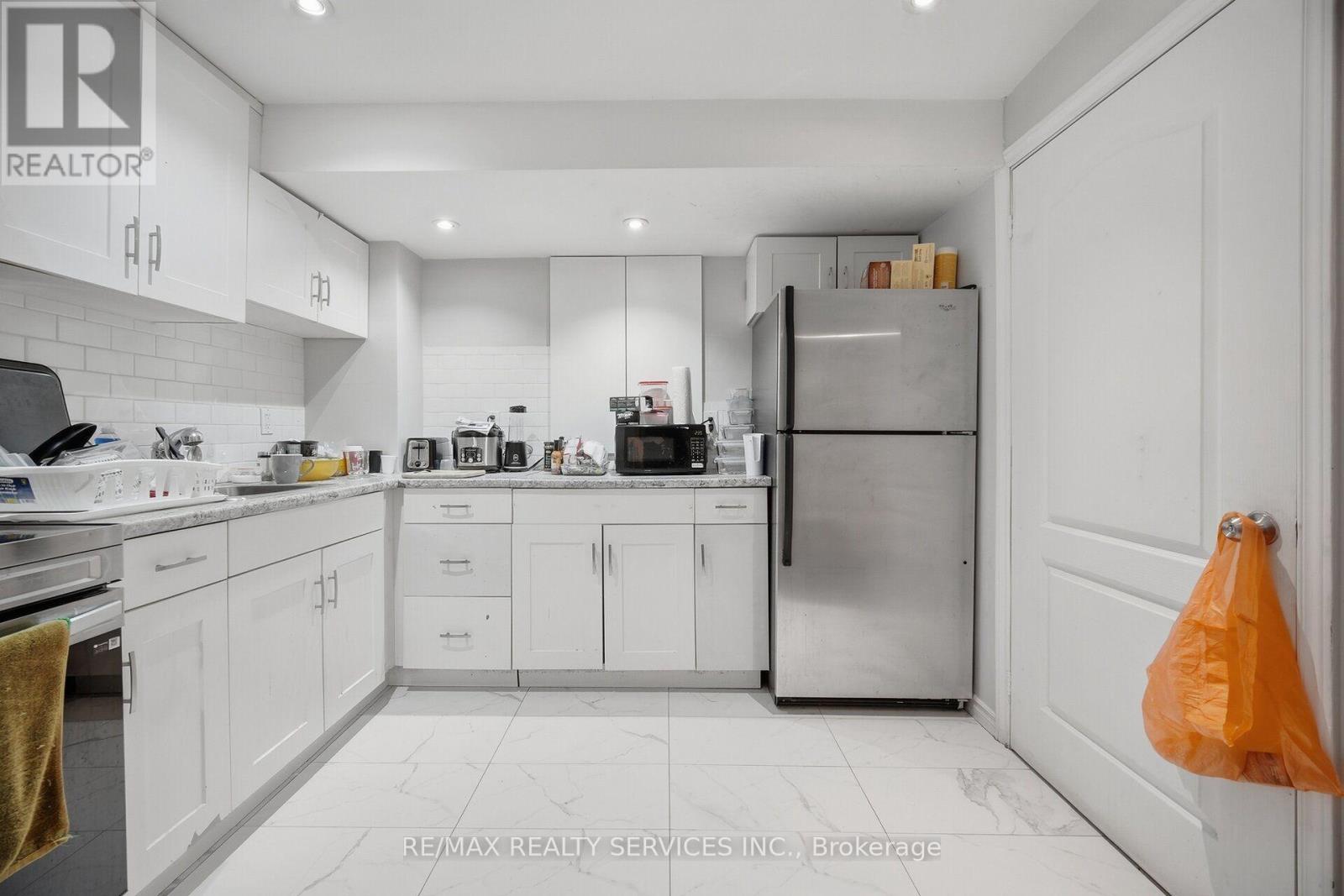 68 SOUTHLAKE BOULEVARD - Image 40