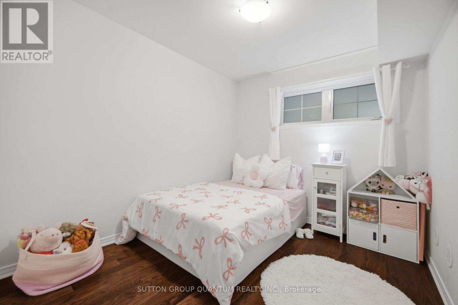 #37 2441 GREENWICH DRIVE - 19