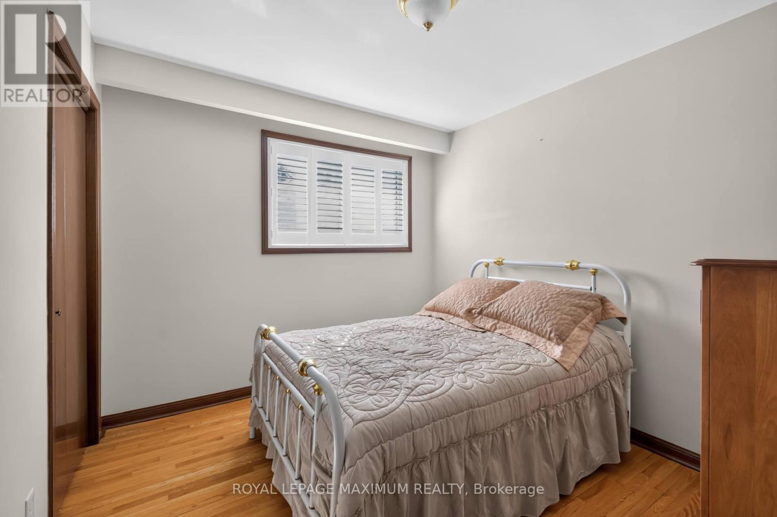 9 URBAN COURT - 23