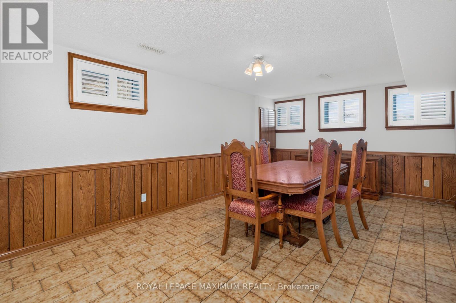 9 URBAN COURT - Image 32